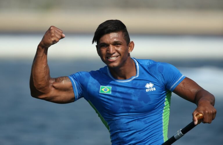 Isaquias Queiroz conquista ouro no C1 500m na Copa do Mundo de Canoagem Velocidade 2025