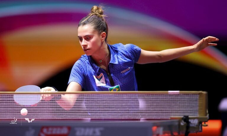 Bruna Takahashi faz história no Mundial de Tênis de Mesa 2025; Calderano também avança