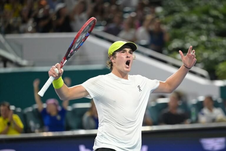 João Fonseca no tênis: Agassi compara jovem brasileiro a Sinner e Alcaraz