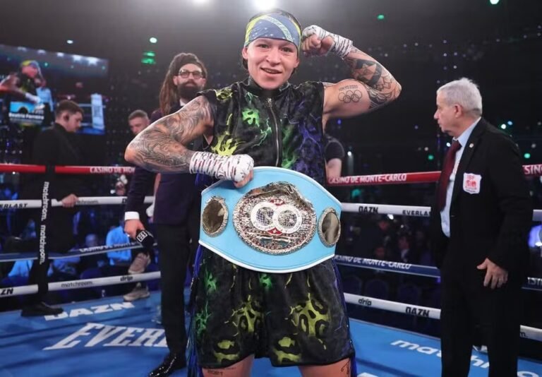 Bia Ferreira vence argentina e mantém cinturão peso-leve no boxe profissional