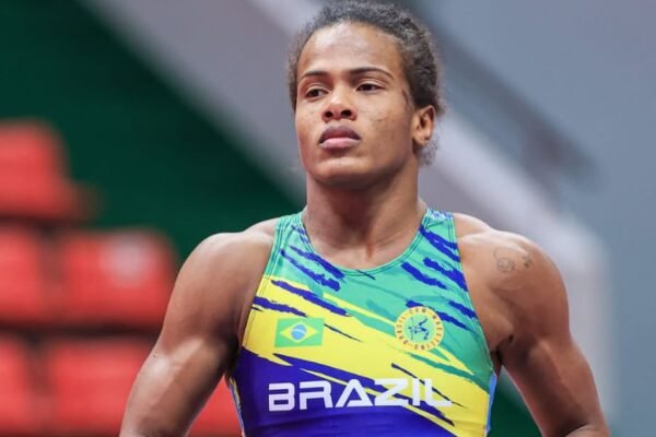 Ana Luiza França brilha na Itália e conquista ouro internacional no wrestling feminino