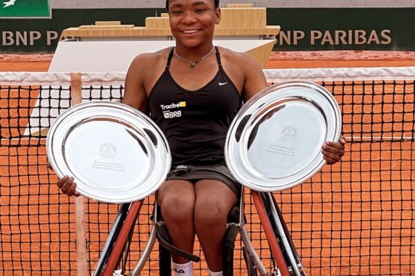 Vitória Miranda brilha em Roland Garros e conquista dois títulos no juvenil em cadeira de rodas